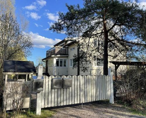 Exterior view, Cozy, conveniently located studio in a 1950's wooden house in Pukinmäki
