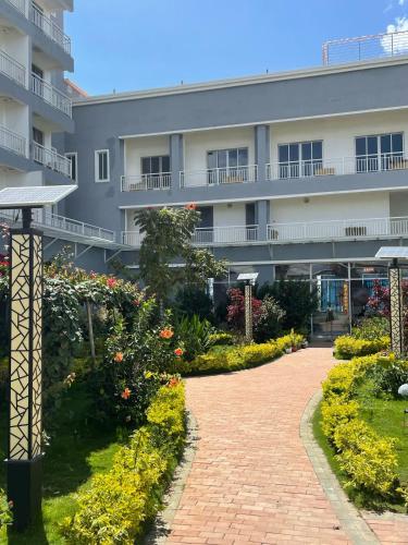 EM Homes Modern 1-Bedroom Apartment with Pool 15 Minutes from JKIA Airport in Athi River