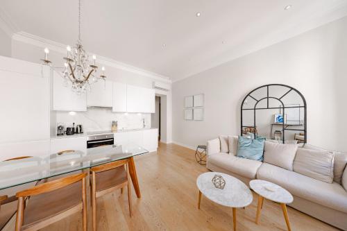 Cannes - Charming 3 bedrooms bourgeois apartment - LEC2