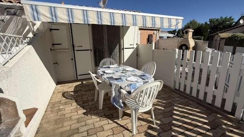 Pavillon climatisé avec terrasse et piscine collective - GN180-038 - image 4