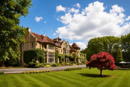 Vista exterior, Macdonald Frimley Hall Hotel & Spa in Camberley