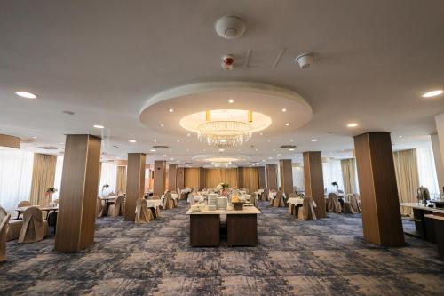 Restorāns, New City Hotel & Restaurant Nis in Nisa