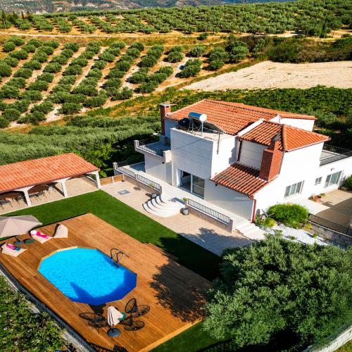 Villa Aegli Private Pool Retreat near Heraklion gîte à louer Athánatoi