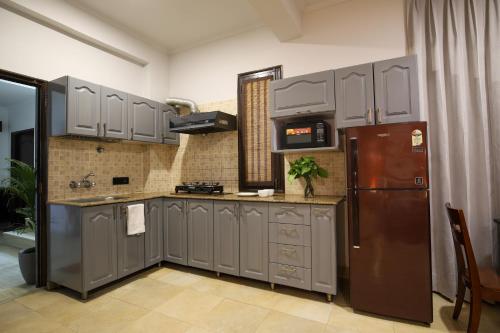 BedChambers Serviced Apartments Near Golf Course Road - image 3