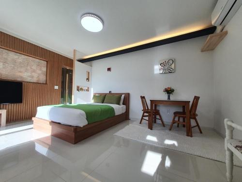 room detail thumbnail 0