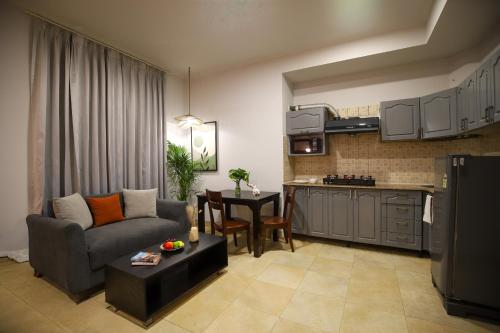 BedChambers Serviced Apartments Near Golf Course Road - image 5
