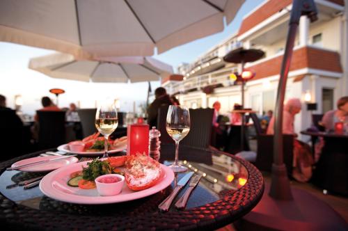 Cobo Bay Hotel - image 13