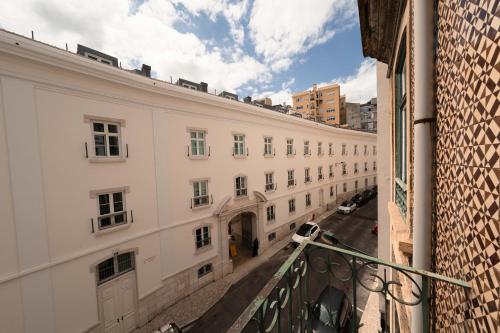 Large 7BR Apartment by Avenida da Liberdade - image 11