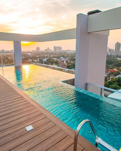 Civis Alpha Sky Studio 15A - Pool and Gym