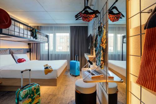 room detail thumbnail 1