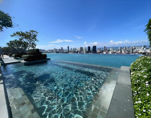 Beacon Executive Suite by stayCATion Homestay, George Town