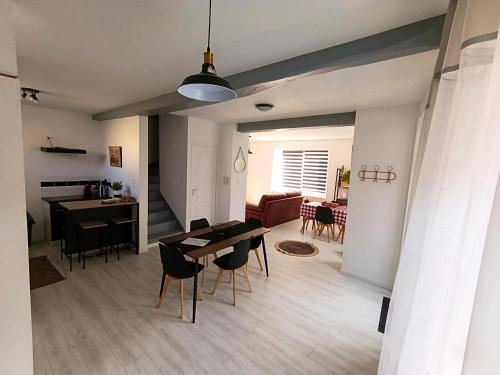Charmante maison familiale au cœur du village in Aubusson-d'Auvergne