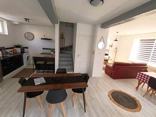 Charmante maison familiale au cœur du village in Aubusson-d'Auvergne