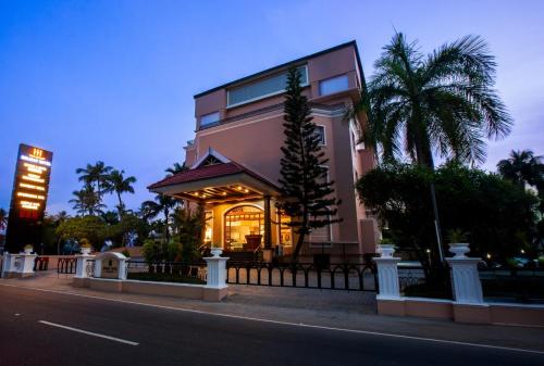 Holiday Hotel