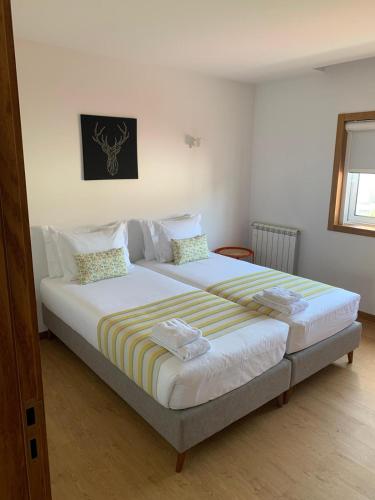 2 twin beds