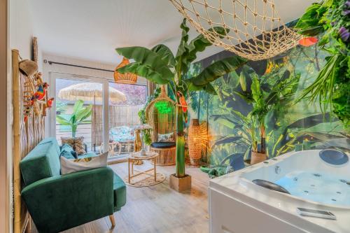 Lodge de la Jungle avec Spa in Нантель-ле-Мо