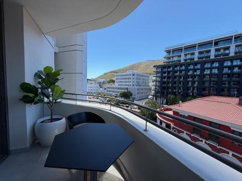 Dolce Vita 1950s on the Sea Point Promenade - main image