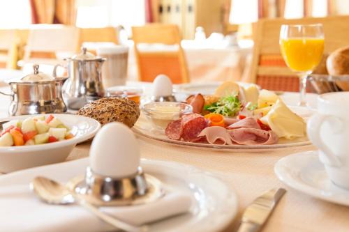 86703095 Hotel Die Gams