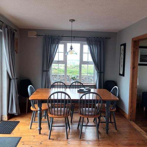 Iekārtas, Hill House, panoramic Burren views, ideal location in Kilfenora