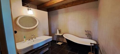 Bathroom, 't Staartstuk, in Natuurgebied en vlakbij het Strand in Callantsoog
