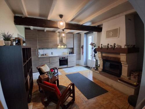 Charmant Horse and Cottage Hideaway in Doulezon