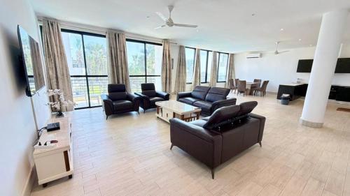 Instalaciones, Sea Side Luxurious Apartment in Bijilo