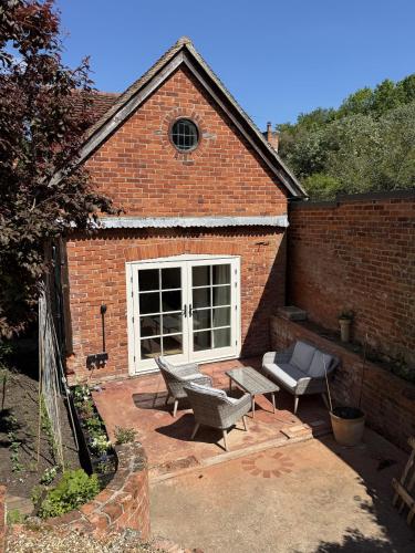 Iekārtas, The Coach House in Castle Hedingham