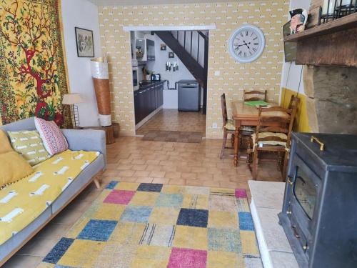Cottage Sleeps 2 - Free Parking Pet Friendly in Castillonnes