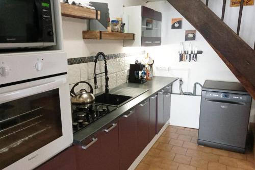 Cottage Sleeps 2 - Free Parking Pet Friendly in Castillonnes