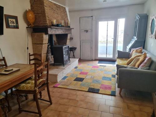 Cottage Sleeps 2 - Free Parking Pet Friendly in Castillonnes
