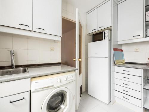 Kitchen, Atico San Lorenzo &nbsp; sin ascensor in Chueca / Justicia