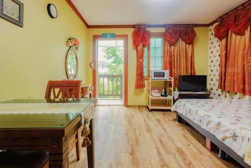 room detail thumbnail 2