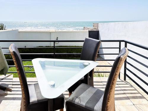 Terraza/balcón, Sea Side Luxurious Apartment in Bijilo
