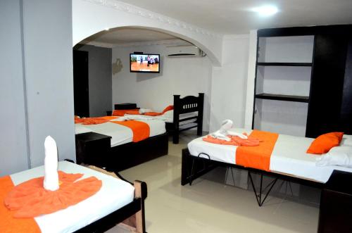 3 double beds, 2 twin beds