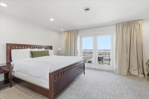 Coliseum Ocean Resort - image 42
