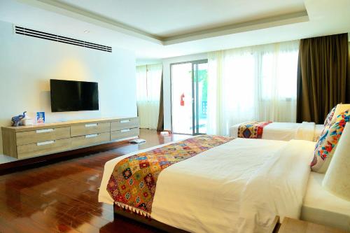 room detail thumbnail 1