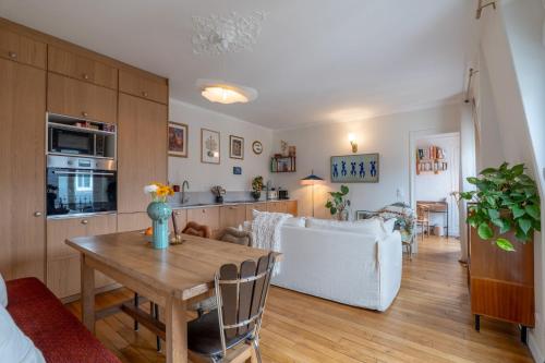 Charming 1BR Top Floor in Montmartre with Elevator