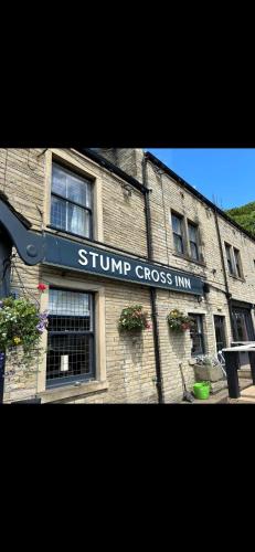 The Stump Cross Inn in แฮลิแฟกซ์