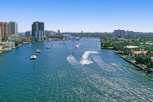 Fort Lauderdale Yacht and Beach Club 209 in Fort Lauderdale, USA