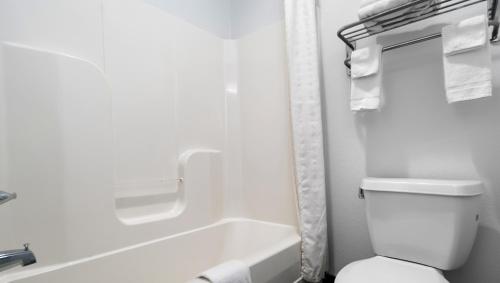 Belmont Inn and Suites Tatum - image 26