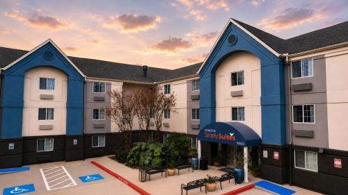 Exterior view, Sonesta Simply Suites Houston CityCentre I-10 West in Houston (TX)