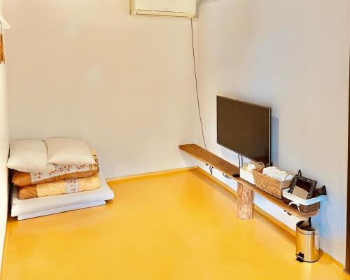 room detail thumbnail 1