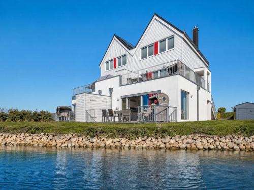 SeaPearl- Hafenblick, Terrasse, Bad mit Infrarotsauna und Whirlwanne in Olpenitz