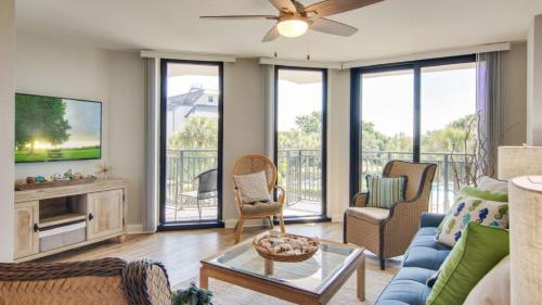 208 B Shipwatch by AvantStay Ocean Views Close to Beach Community Pool in Isle of Palms, USA
