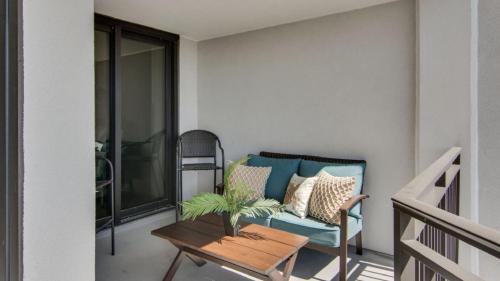 208 B Shipwatch by AvantStay Ocean Views Close to Beach Community Pool in Isle of Palms, USA