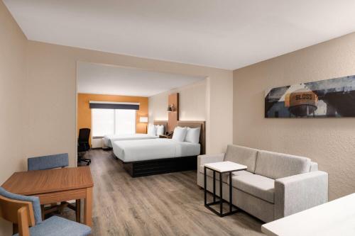 La Quinta Inn & Suites by Wyndham Bessemer in Bessemer (AL)