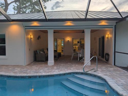 Iekārtas, Luxury Beachside Retreat - Heated Pool - Walk to Beach - Seasonal Stays Welcome in Wabasso Beach (FL)
