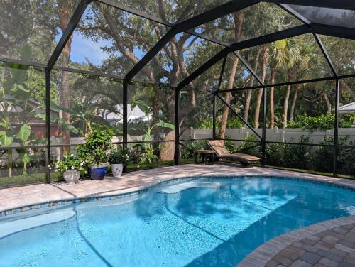 Skats, Luxury Beachside Retreat - Heated Pool - Walk to Beach - Seasonal Stays Welcome in Wabasso Beach (FL)