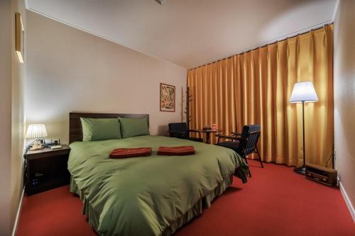 room detail thumbnail 1