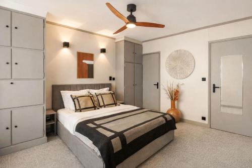 Eiffel Tower - Premium apartment for 6 with lift - image 9